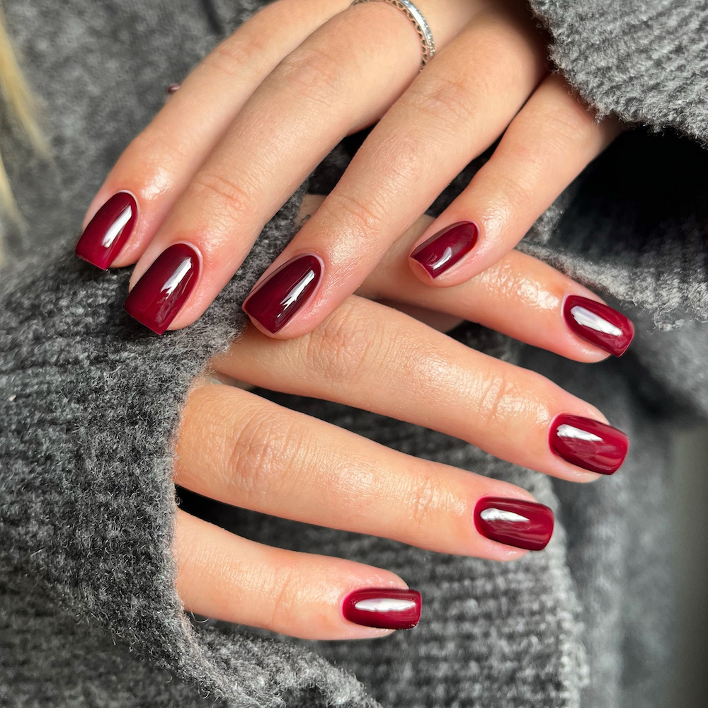 Burgundy/wine red nails, square shape manicure
