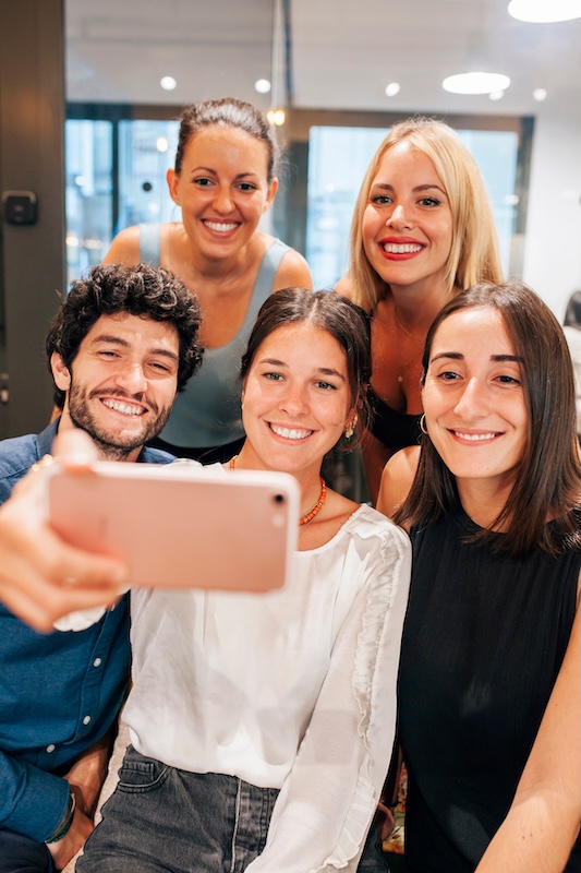 beauty-salon-team-social-media-content