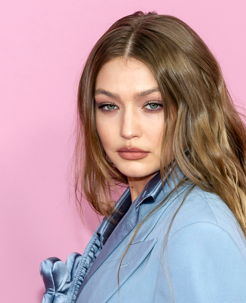 Gigi Hadid with wavy bronde hair