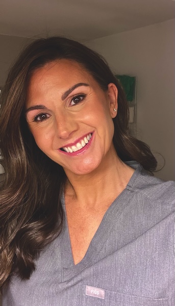 Headshot of Kelly Maria Edges, skin therapist and award-winning beauty professional