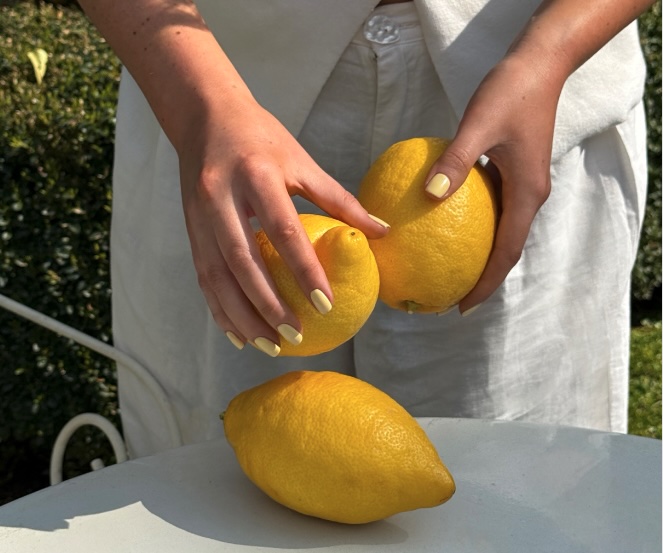 Glossify lemon lifestyle image