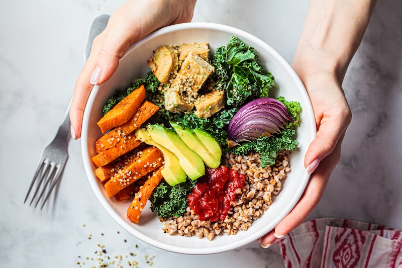 Balanced meal bowl with colourful vegetables, wholegrains and tofu